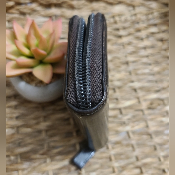 🤎 Prada Zip Card Wallet - Picture 7 of 9